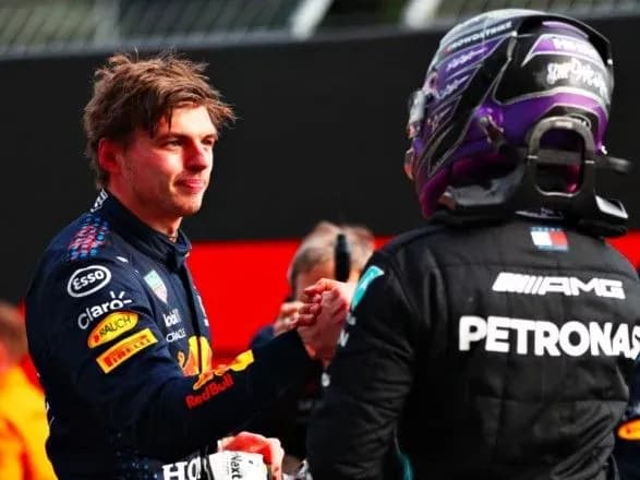 motoroshna-avariya-pilot-red-bulla-vigrav-gran-pri-formuli-1