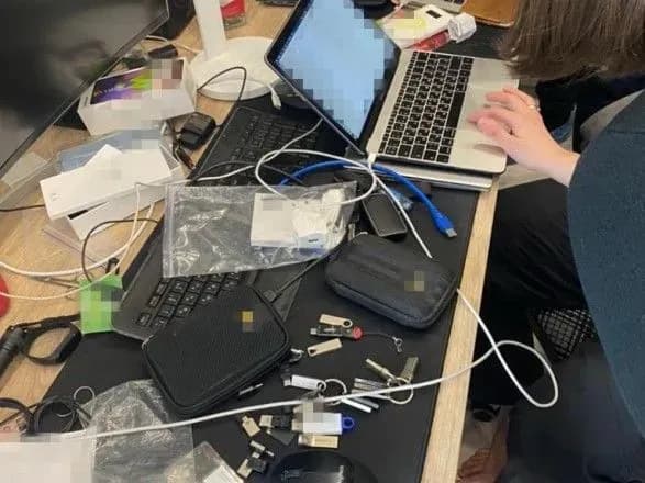 vkrav-desyatki-milyoniv-dolariv-z-bankiv-u-ssha-i-kanadi-zatrimali-ukrayinskogo-khakera