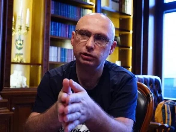 zhittya-pid-sanktsiyami-pro-kontrabandu-biznes-vladi-na-mitnitsi-i-zagadkovikh-benefitsiariv-spisku-rnbo-velike-intervyu-z-firmanyukom