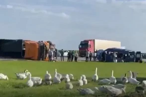 u-rosiyi-mikroavtobus-iz-dityachoyu-basketbolnoyu-komandoyu-potrapiv-u-dtp-ye-zhertvi