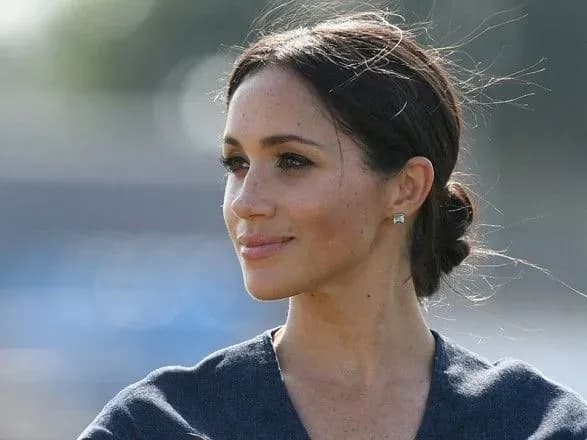 megan-markl-sprobuvala-sebe-u-roli-pimennitsi-i-vipustila-svoyu-pershu-dityachu-knigu