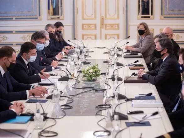 blinken-peredav-zelenskomu-vitannya-vid-baydena-visloviv-pidtrimku-u-protidiyi-agresiyi-rf-ta-rozbudovi-reform