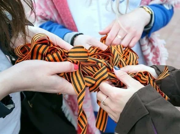 opituvannya-43-ukrayintsiv-pidtrimuyut-rishennya-pro-zaboronu-vikoristannya-ta-nosinnya-georgiyivskoyi-strichki