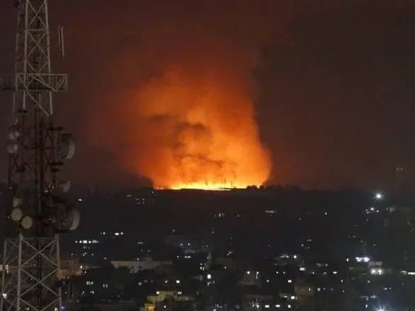 izrayil-zavdav-u-vidpovid-raketnikh-udariv-po-dekilkokh-mistakh-v-sektori-gaza