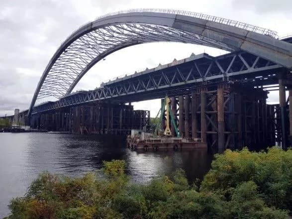 gu-dfs-u-kiyevi-vikrilo-fakti-ukhilennya-vid-splati-podatkiv-na-9-mln-grn-pri-budivnitstvi-podilskogo-mostovogo-perekhodu