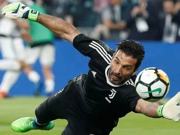 vorotar-buffon-ogolosiv-pro-zavershennya-vistupiv-za-yuventus