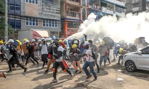 mi-zhivemo-v-koshmari-khunta-myanmi-vvela-viyskoviy-stan-v-pivnino-zakhidnomu-regioni