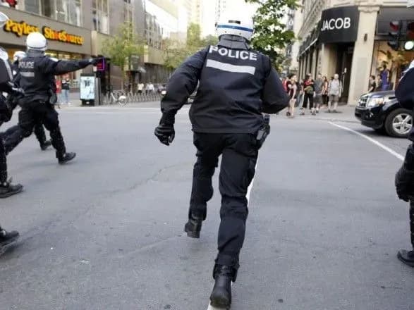 u-toronto-obstrilyali-lyudey-u-priparkovanikh-avtivkakh