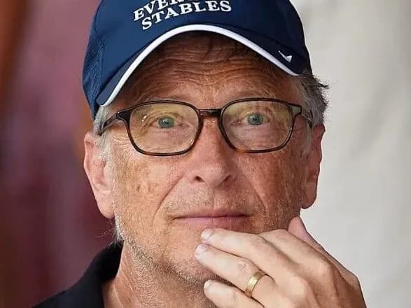 microsoft-provela-rozsliduvannya-zvyazkiv-geytsa-za-spinoyu-u-druzhini