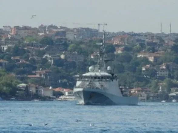 korabel-korolivskogo-flotu-velikoyi-britaniyi-zayde-v-port-odesi