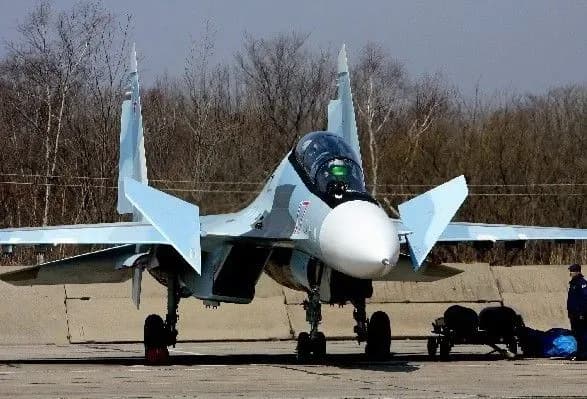 u-krimu-dva-lotchika-katapultuvalisya-iz-vinischuvacha-su-30sm-scho-stoyav-na-zemli