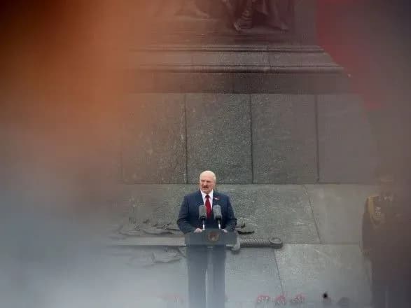 zatrimannya-zasnovnika-nexta-komandu-posaditi-litak-dav-lukashenko-litak-suprovodzhuvali-mig-29-detali