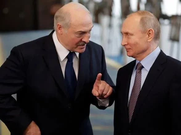 lukashenko-i-putin-obgovoryat-mozhlivu-peredachu-divchini-protasevicha-rosiyi