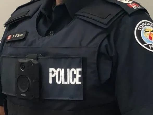 u-toronto-stalasya-strilyanina-v-simeynomu-restorani-ye-zagibliy-i-poraneni