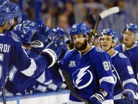 khokey-chinniy-volodar-kubku-stenli-oderzhav-peremogu-na-starti-seriyi-pley-off