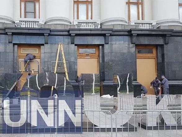 pislya-rishennya-sudu-schodo-sternenka-v-op-vzyalisya-za-vidnovlyuvalni-roboti-bilya-dverey