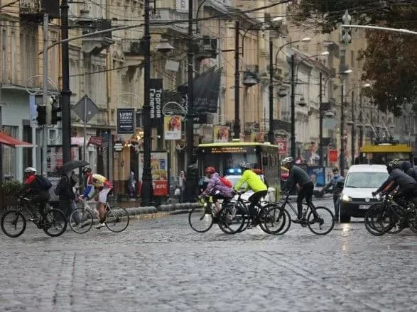 v-ukrayini-vzhe-2-209-mln-vipadkiv-covid-19-za-dobu-2-581