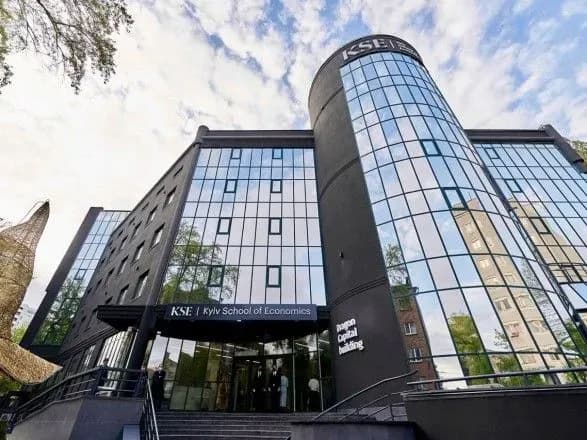 nova-poshta-investuvala-6-mln-grn-v-kiyivsku-shkolu-ekonomiki