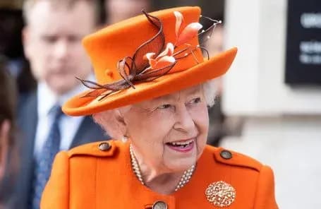 yelizaveta-ii-privitala-printsa-garri-i-megan-markl-z-narodzhennyam-dochki