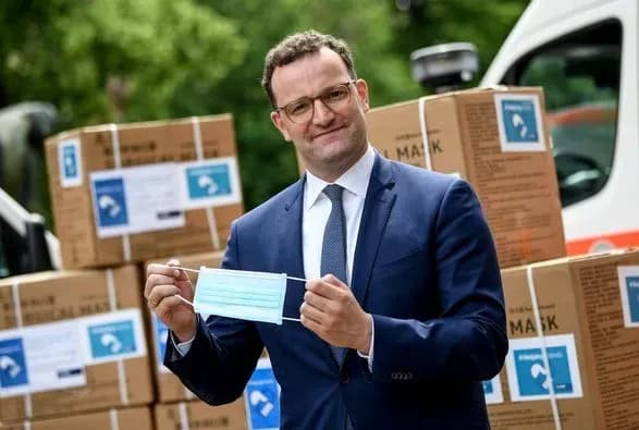 golova-moz-nimechchini-mozhe-pozbutisya-posadi-cherez-skandal-iz-zakupkoyu-neyakisnikh-masok