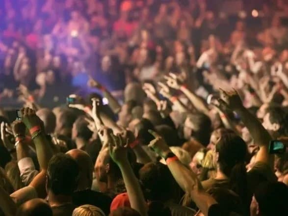 poslablennya-karantinu-khto-kontrolyuvatime-nayavnist-negativnikh-testiv-v-uchasnikiv-masovikh-zakhodiv-i-yak-buti-z-pidrobkami