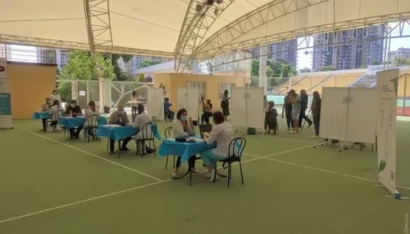 ponad-50-tsentriv-masovoyi-vaktsinatsiyi-pratsyuvatimut-tsimi-vikhidnimi-u-15-oblastyakh-ukrayini