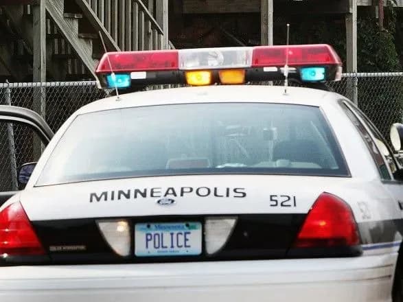 mashina-vyikhala-v-natovp-protestuvalnikiv-u-minneapolisi