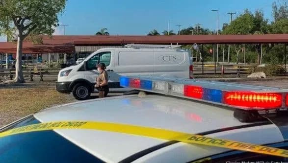 u-tekhasi-pid-chas-peregoniv-avtomobil-vyikhav-u-natovp-glyadachiv-schonaymenshe-visim-postrazhdalikh