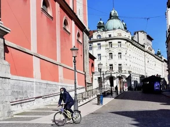 u-sloveniyi-zakinchivsya-termin-diyi-rezhimu-epidemiyi
