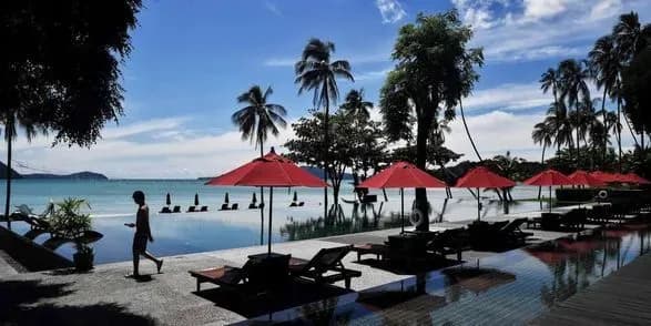 tayiland-z-1-lipnya-vidkriye-pkhuket-dlya-vaktsinovanikh-vid-covid-19-turistiv