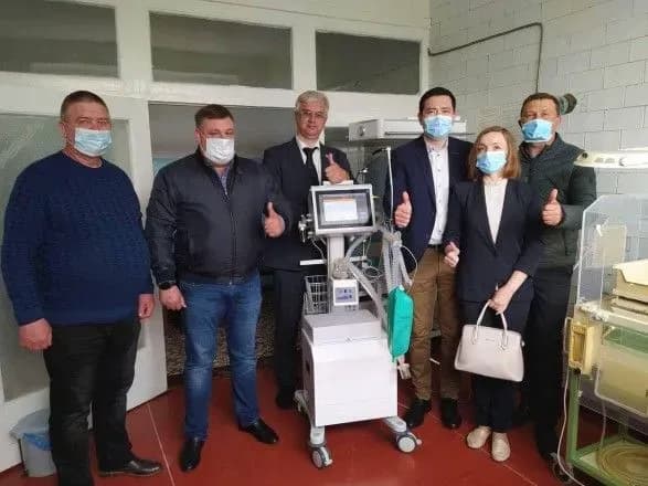 blagodiyniy-fond-kustohelp-nadav-dopomogu-medikam-v-ukrayini