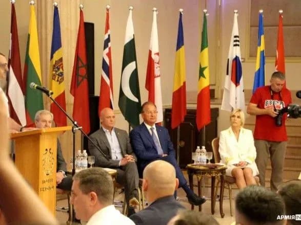 bilya-30-korabliv-kateriv-ta-suden-ponad-30-litakiv-i-vertolotiv-v-odesi-urochisto-vidkrili-navchannya-sea-breeze-2021