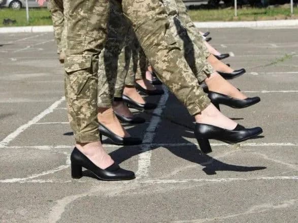 na-pidborakh-po-khreschatiku-u-zsu-rozpovili-pro-pidgotovku-zhinochoyi-korobki-do-paradu-na-den-nezalezhnosti