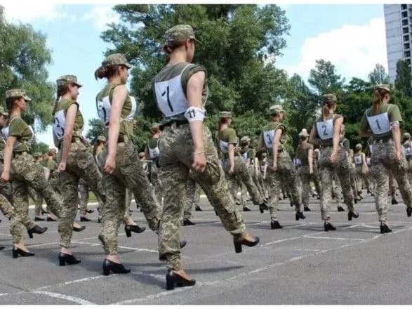 stefanishina-lazebna-i-laputina-zaklikali-minoboroni-vidminiti-pidbori-dlya-zhinok-viyskovikh-na-paradi-do-dnya-nezalezhnosti