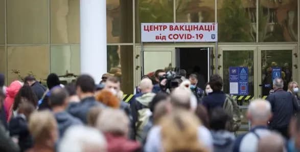 tsentr-vaktsinatsiyi-proti-covid-19-stvoreniy-na-bazi-mvts-pratsyuvatime-schodnya-iz-5-lipnya