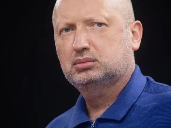 turchinov-pro-spravu-kuzni-na-ribalskomu-tse-rozprava-nad-boyovim-generalom-ta-pidpriyemstvom-yake-zdatne-vipuskati-viyskovi-korabli