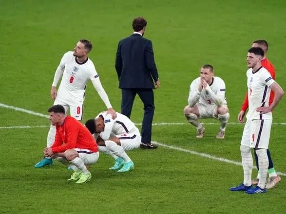 premyer-britaniyi-ta-futbolna-asotsiatsiya-angliyi-zasudili-rasistski-vislovi-v-storonu-zbirnoyi-krayini