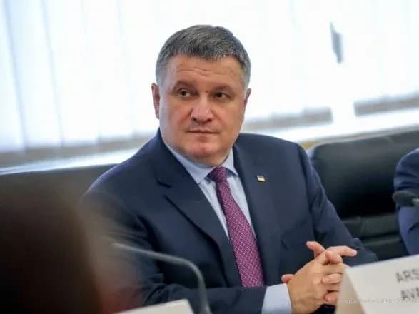 golosiv-dostatno-slugi-proveli-vnutrifraktsiyne-golosuvannya-za-vidstavku-avakova