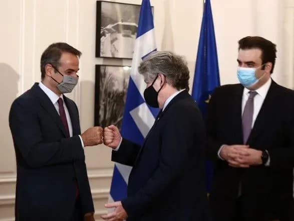 gretsiya-zaprovadzhuye-obovyazkovu-vaktsinatsiyu-vid-covid-19-dlya-derzhsluzhbovtsiv