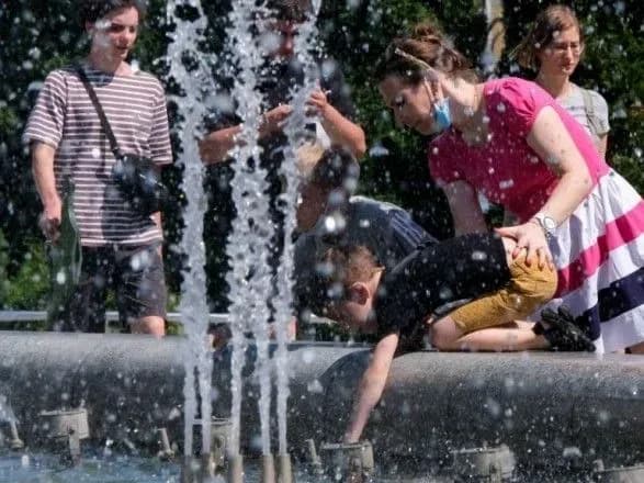 v-ukrayini-vzhe-2-244-mln-vipadkiv-covid-19-za-dobu-229