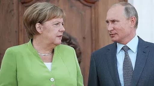merkel-obgovorila-po-telefonu-z-putinim-pivnichniy-potik-2-i-tranzit-gazu-cherez-ukrayinu