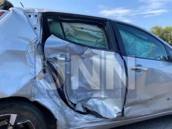 nevdaliy-manevr-na-zhitomirskiy-trasi-stalas-masshtabna-dtp-za-uchasti-chotirokh-legkovikiv-ta-benzovoza