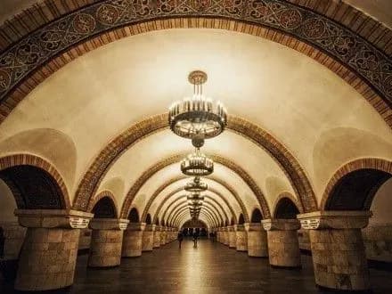 perekhid-mizh-dvoma-stantsiyami-metro-u-tsentri-kiyeva-zachinili-znayshli-pidozriliy-predmet