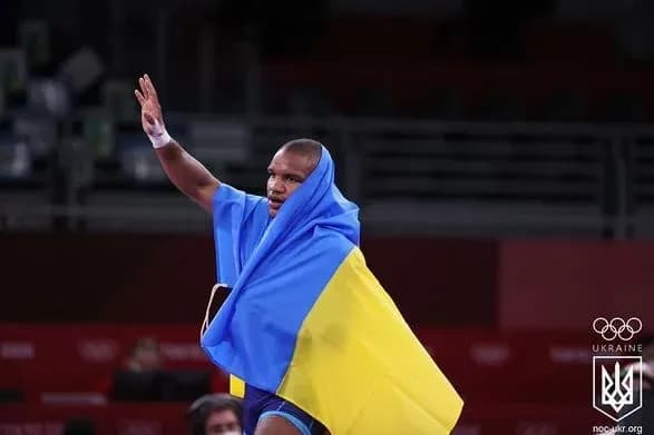 pochali-chiplyatisya-posered-vulitsi-nevidomi-vlashtuvali-konflikt-z-olimpiytsem-nardepom-vid-slugi-narodu-belenyukom