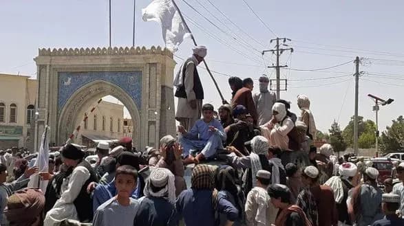 taliban-zakhopiv-provintsiyu-bilya-stolitsi-i-napav-na-sche-odne-pivnichne-misto