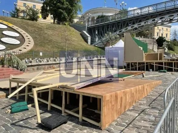 politsiya-rozpochala-perevirku-dekoratsiy-do-dnya-nezalezhnosti-cherez-yaki-stalisya-sutichki