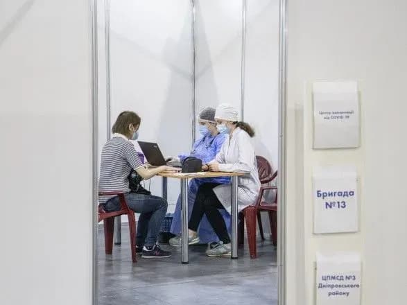 pered-vikhidnimi-do-dnya-nezalezhnosti-v-uryadi-vistupili-proti-zakrittya-punktiv-vaktsinatsiyi-na-svyata