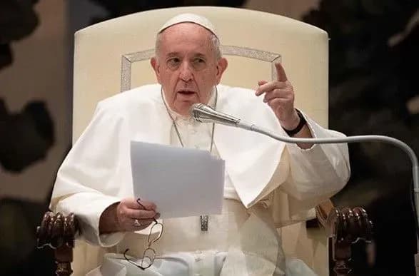 vaktsinatsiya-akt-lyubovi-do-sebe-ta-otochennya-papa-rimskiy-zaklikav-lyudey-robiti-scheplennya-proti-covid-19