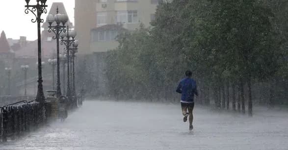 skhid-ta-pivden-ukrayini-nakriyut-doschi-ta-grozi