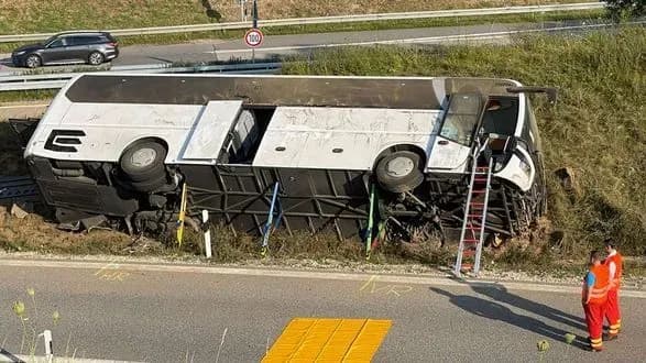 v-rezultati-avariyi-avtobusa-v-nimechchini-postrazhdalo-ne-menshe-desyati-osib